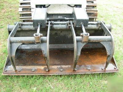 Bobcat 66'' industrial grapple bucket skid steer 