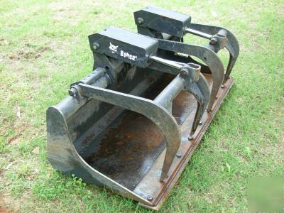 Bobcat 66'' industrial grapple bucket skid steer 