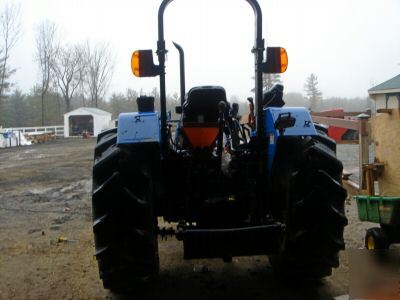 New 2005 holland TL90 4WD tractor w/front end bucket