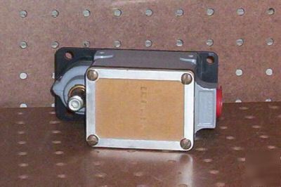 New namco EA060-11500 heavy duty limit switch