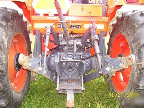 M4900 kubota 4WD w/loader & bale spike