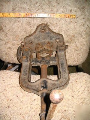 Pipe vise vintage cast iron plumber metalwork