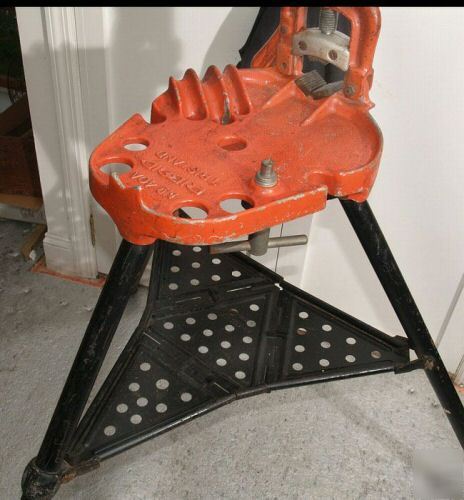 Ridgid tri-stand 40A pipe threader vise table *nice