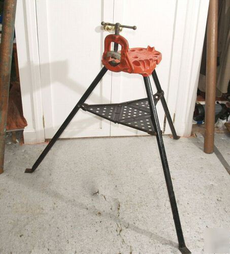 Ridgid tri-stand 40A pipe threader vise table *nice