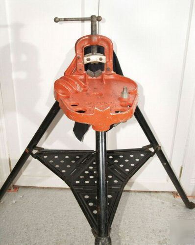Ridgid tri-stand 40A pipe threader vise table *nice