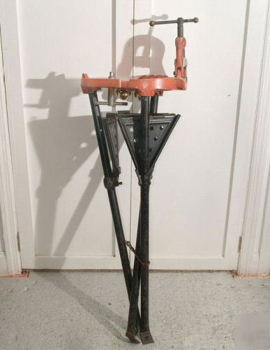Ridgid tri-stand 40A pipe threader vise table *nice