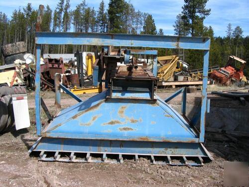 Shop-built 4 cubic yard plate feeder with grizzly