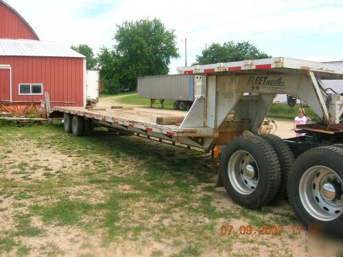 37 +8 fleetneck gooseneck/5TH wheel semi or pickup trck