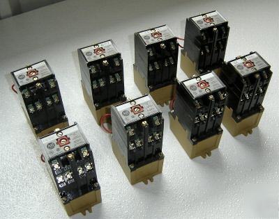 Lot of 8 allen bradley relays 700-P600A1