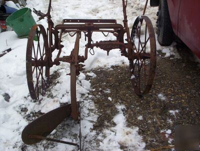 Antique vintage johndeere land plow