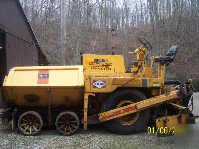 Asphalt paver 1980 blaw-knox pf-115