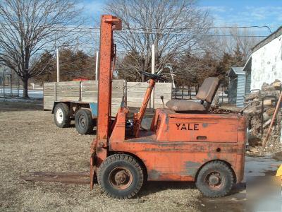 Yale pneumatic tires 3,000 lb. tractor forklift gas 