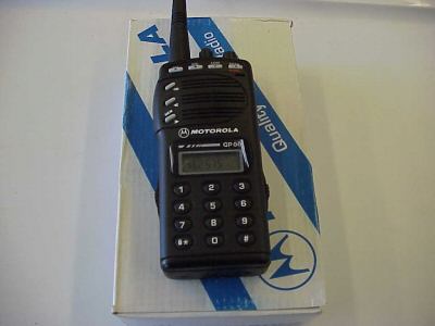 Motorola gp-68 uhf 430-470 mhz n.o.s.