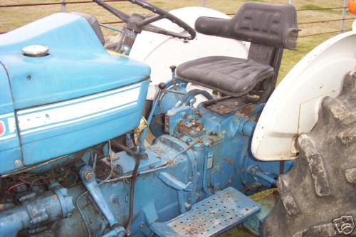  ford 3000- diesel- power steering- remotes- live pto 