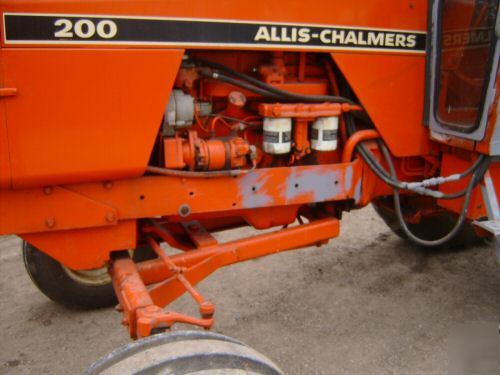 Allis chalmers 200 tractor. one owner 1650 true hours