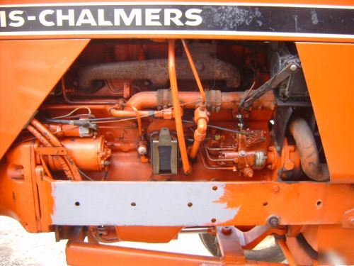 Allis chalmers 200 tractor. one owner 1650 true hours