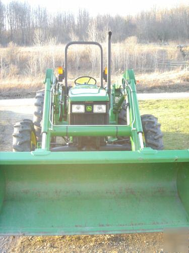 John deere 5105 tractor with 521 loader. only 208 hours