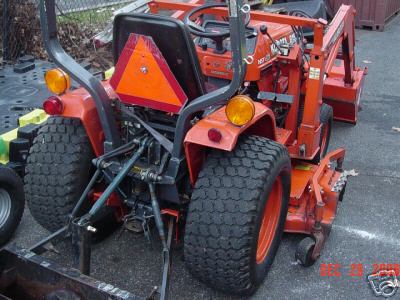 Kubota 4WD 4X4 compact diesel tractor mower loader 