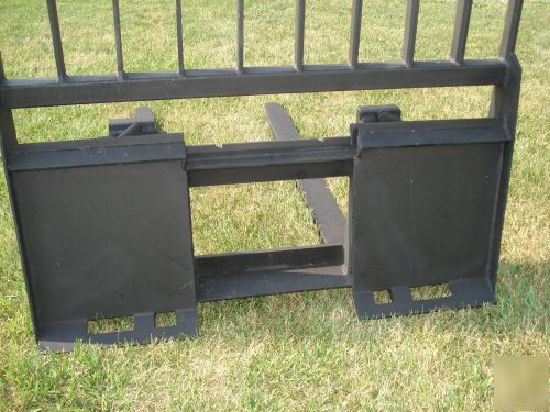 Pallet forks fit bobcat case & most skid steer loaders