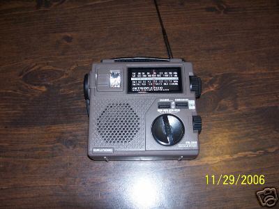 Grundig fr-200 crank up shortwave/am/fm radio