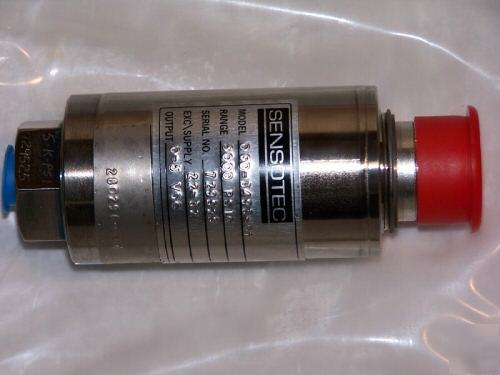 Sensotec 5000 psi pressure sensor transducer 0-5V 