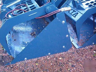 Skid steer grapple bucket-fits all models