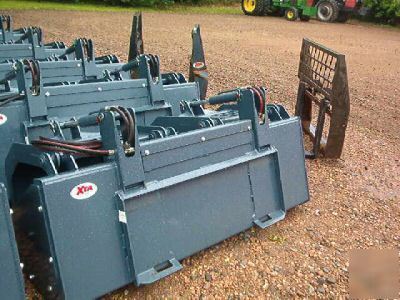 Skid steer grapple bucket-fits all models