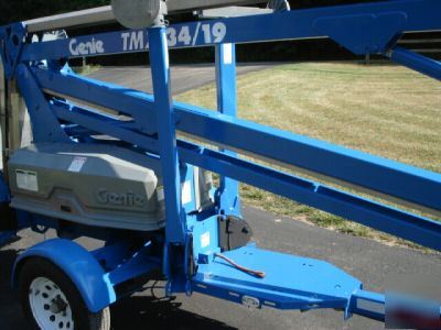 2000 genie TMZ34/19 manlift tow man boom lift aerial