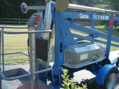 2000 genie TMZ34/19 manlift tow man boom lift aerial