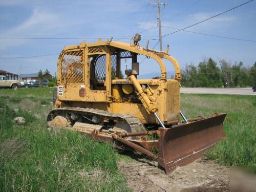 Cat D5 crawler dozer with winch