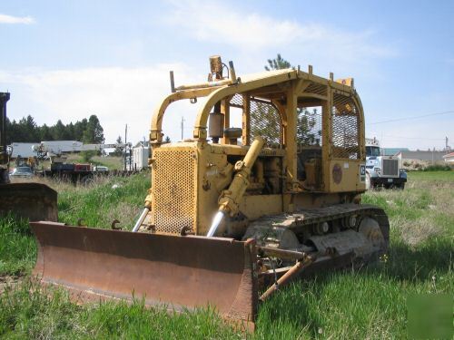 Cat D5 crawler dozer with winch