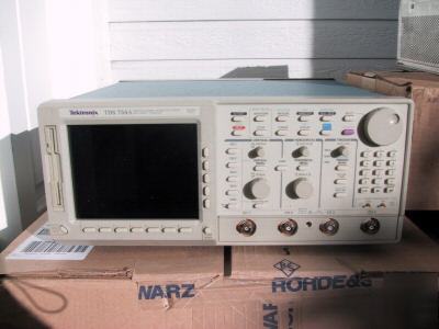 Tektronix TDS754A 4CH 500MHZ color digital oscilloscope