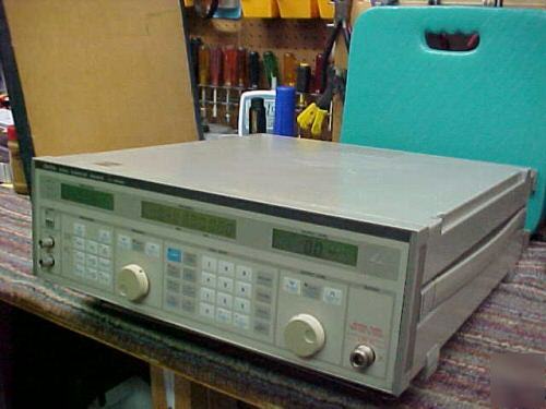 Anritsu MG3601A2 signal generator .1 to 1040 mhz