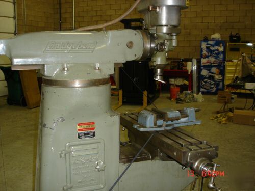 Bridgeport mill with tree mill head excellent condition