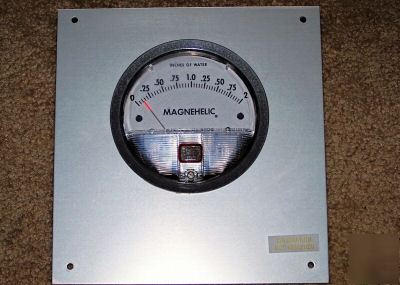 Dwyer magnehelic pressure guage 2002 series