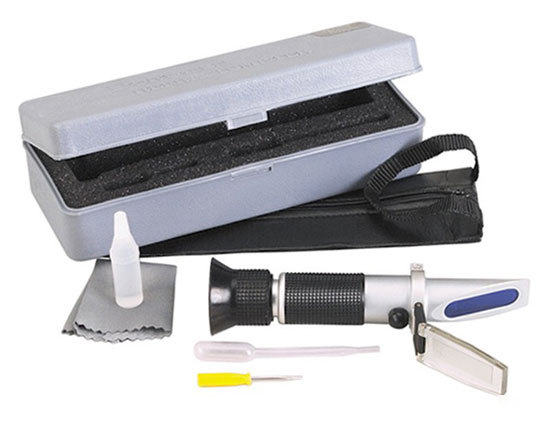 Precision coolant refractometer