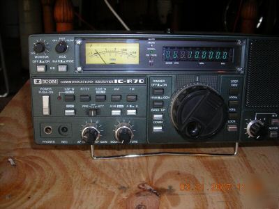 Icom IC_R70 short wave receiver (pristine condition)