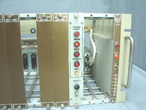 Ortec model 402D mainframe w/4001A bin module