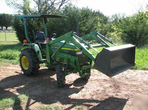 Mint john deere 770 4X4 tractor w/ loader, p/s, 239HRS 