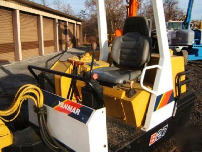 Yanmar B27 farm tractor excavator dozer