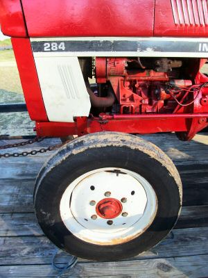 1979 model 284 komatsu international tractor