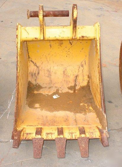 Cat excavator backhoe bucket scoop 24