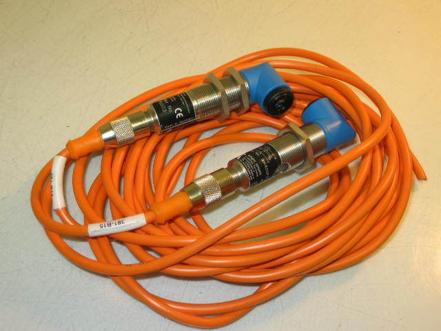 Pair of wenglor ZW600PCT3 photoelectric sensors cables
