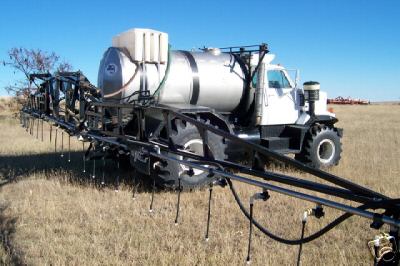 1985 big wheels sprayer 60' booms chemical application