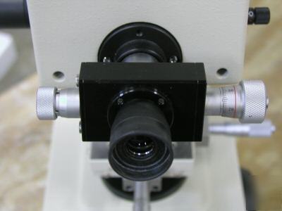 Micro vickers hardness tester