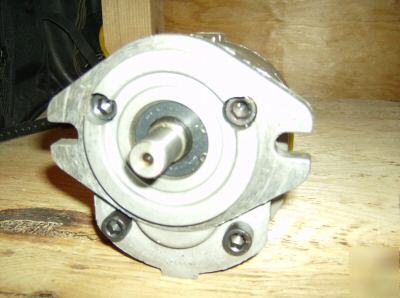 Cross hydraulic motor