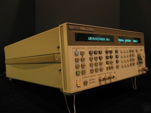 Hp-8643A synthesized signal generator