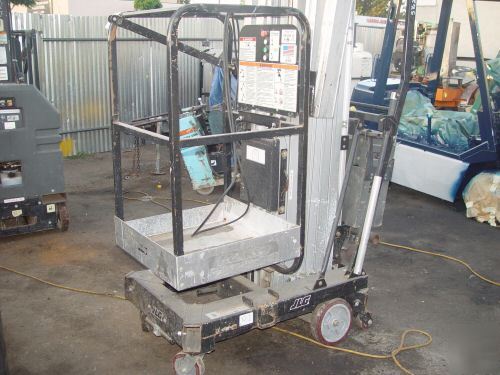 2001 jlg 36A scissor man lift 36-a personnal lift 