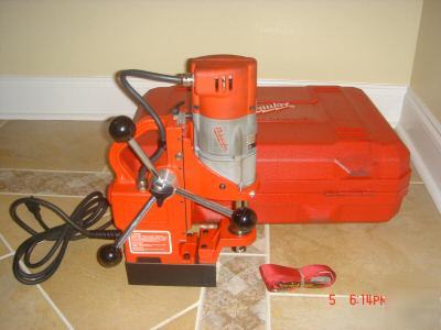 Milwaukee 4270-21 electromagnetic drill press 
