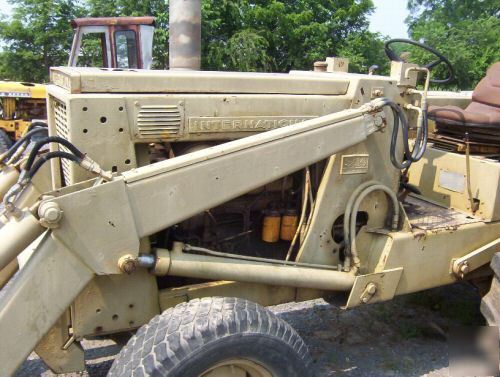 International 3514 backhoe fixer upper no 